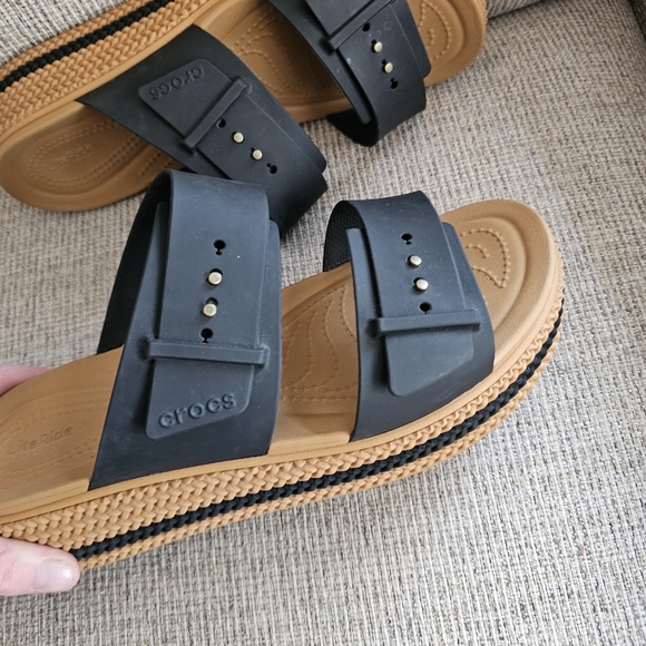 Crocs Women's Brooklyn Buckle Wrap Platform Sandal - Picture 3 of 7